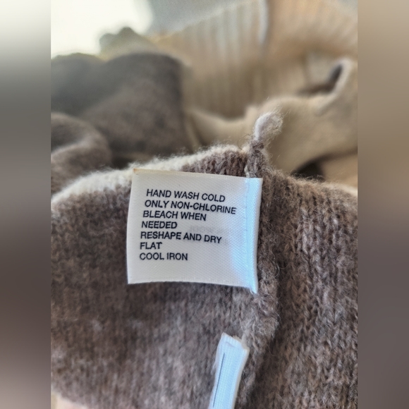 GAP Wool Cardigan - Picture 6 of 15